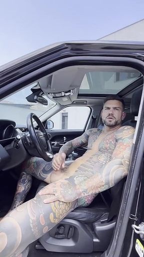 Guy Masturbates in the Car