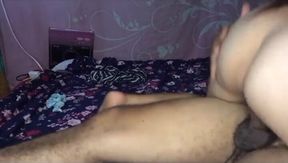 La encuentro desnuda y caliente me excita y me la follo