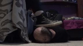Footslave worships model's soles