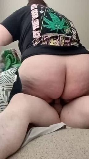 While her bf is at work