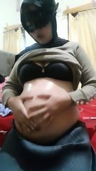 Ibu hamil jilbob 9bulan live sambil elus perut