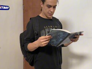 DANDOLE VERGA A MI DULCE VECINA SUMISA DESPUES DE SER DESCUBIERTO - PORNO EN ESPAÑOL