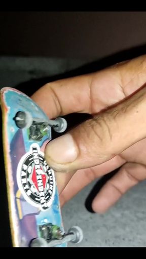 Finger Skate Day