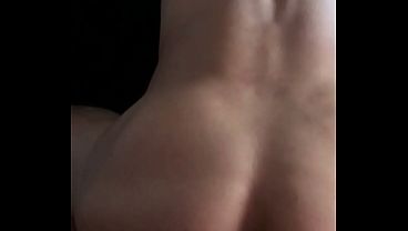 Mi padrastro me usa el culo cuando estamos solos - bareback- sem camishina