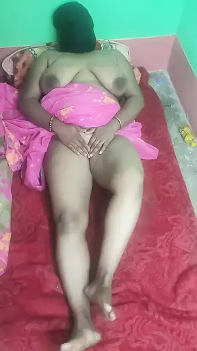 Desi Sruti bhabi sharee uthale chut ka pani pilaya