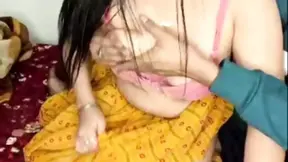 Indian Girl Roohi Show Her Big Boobs