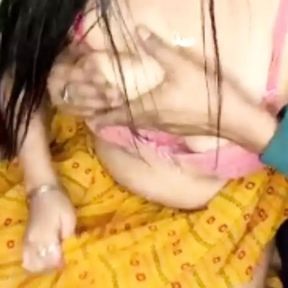 Indian Girl Roohi Show Her Big Boobs