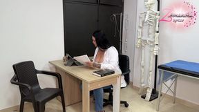 Paciente se endurece durante examen, no puedo resistirme a penetrar su gruesa polla