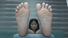 Ying Ying begins her debut in showing off her fresh and tender soles