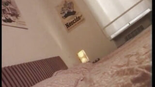 Bruneta matură, MILF-ul Andrea Nobili, în ciorapi, face o muie neglijentă înainte de o călărie anală brutală și un futai hardcore