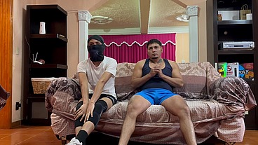En vivo desde el sofá de mi casa follandome al novio de mi mejor amigo