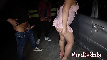 Três manobristas me comeram e gozaram na minha boca, no estacionamento