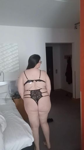 Sexy Sara strip