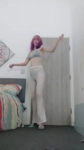 Provocative Dancing Queen - Watch British Purple Hair MILF Dance To Dirty Hip Hop Music Video