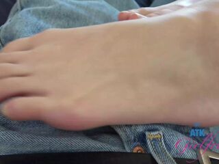 Amateur Oriental Kimmy Kimm POV hand job and close up of her face during rug munch and climax