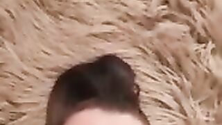 Elle prend une Ejaculatiom faciale après une bonne pipe
