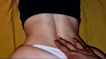 Me follo a un desconocido por despecho porque mi novio me puso los cuernos en su casa por primera vez y lo grabamos todo