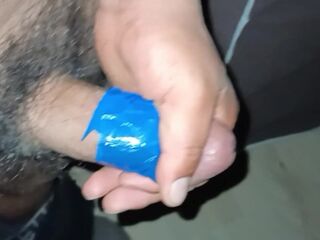 02. Potente masturbación sexual rápida de un joven fuerte – tiene pene grande