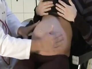 Doctor bangs a preggy mother i'd like to fuck