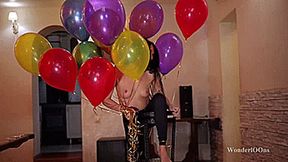 Keira sit pop helium balloons