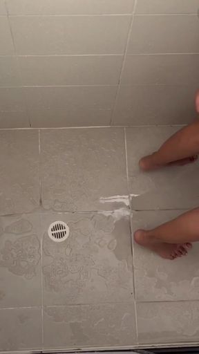 Orgasm in the shower Rubbing very wet pussies   Clip 1