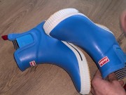 Cumming on rubberboots