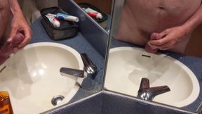 Hotel Bathroom Wanking and Cumming in Front of the Mirrors - Rockardglans