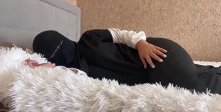 Arab MILF in Hijab Got Double Orgasm While Masturbating Her Pussy