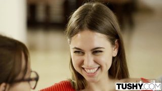Brunette Riley Reid får anal knulling