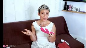 Elle essaye un nouveau sextoy et elle adore &ccedil_a WILD RABBIT