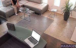 Professional cock sucker pleased client with big cock