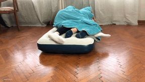 TWO GIRLS HAVING SLEEPOVER SNORING AND FALLING OFF THE AIRBED - MP4 Mobile Version