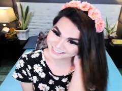 Beautiful Shemale Babe Mastubating