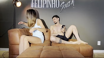 N&atilde_o aguentei e gozei gostoso com o meu primo antes da minha tia chegar