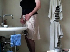 Demurely dressed crossdresser wanking and cumming