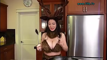 Cocinera Amarilla Tetona (Feliz Navidad)