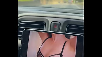 Colocamos um porno pra assistir enquanto viaj&aacute_vamos, fiquei com tanto tes&atilde_o que nem paramos o carro pra aprontar