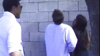 Candy Vegas e Cyndee Summers recebem dupla penetração anal de Kyle Stone e Rodney Moore em um trio quente