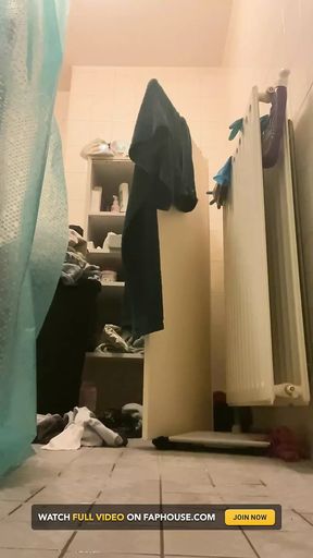 Guy Pisses Pants and Fucks His Own Asshole