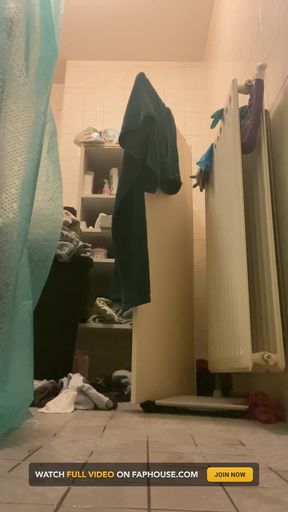 Guy Pisses Pants and Fucks His Own Asshole