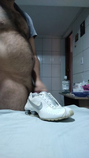 Cumming in My Ex Girlfriend's Old Nike Shox.