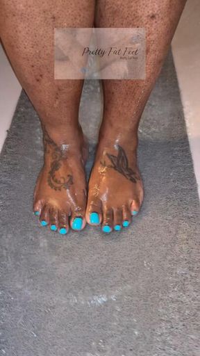 Shower Time with Pretty Fat Feet 💦