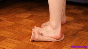 Abigail Dildo Crush - Barefoot - HD MP4
