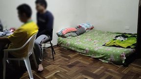 estoy donde mi mejor amigo jugando en la pc luego viene su esposa le pone los cuerno conmigo ya que mi mejor amigo no se la folla aprovecho para follarmela mientras el sigue jugando