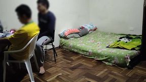 estoy donde mi mejor amigo jugando en la pc luego viene su esposa le pone los cuerno conmigo ya que mi mejor amigo no se la folla aprovecho para follarmela mientras el sigue jugando