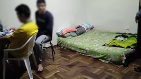 estoy donde mi mejor amigo jugando en la pc luego viene su esposa le pone los cuerno conmigo ya que mi mejor amigo no se la folla aprovecho para follarmela mientras el sigue jugando