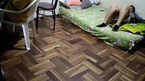 estoy donde mi mejor amigo jugando en la pc luego viene su esposa le pone los cuerno conmigo ya que mi mejor amigo no se la folla aprovecho para follarmela mientras el sigue jugando