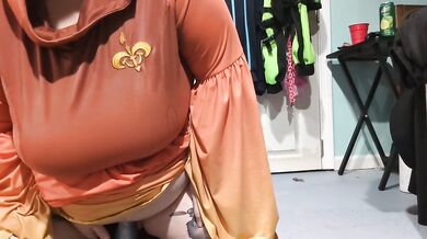 Star Wars cosplay BBW writhes in Loud Moaning Orgasm riding her vibrator
