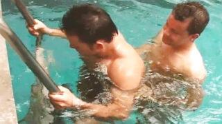 男たちは生でアナルファックされ、ベタベタのフェラチオと射精をされる