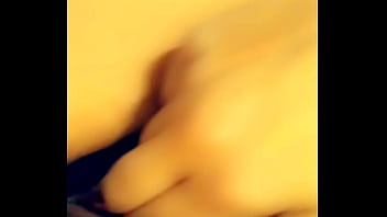 Plaisir solitaire, je t&rsquo_imagine prendre la place de mes doigts avec ta queue ...